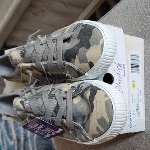 Size 8 Blowfish FRUIT Grey Urban Camo canvas shoes, super CUTE!! NWB